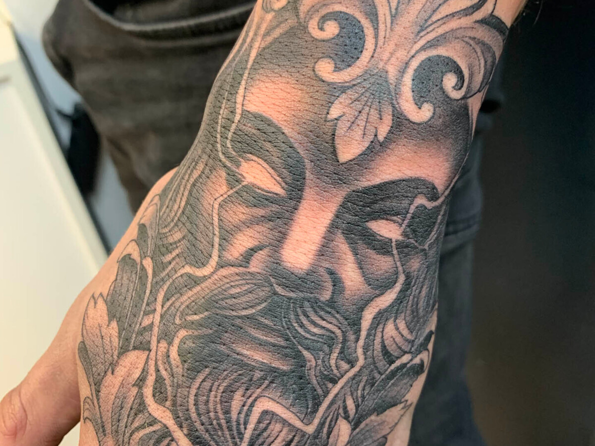 Black_and_grey_tattoo_1_.jpg